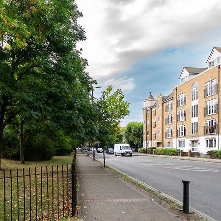 Bright And Spacious Flat With Free Parking Londra Exterior foto