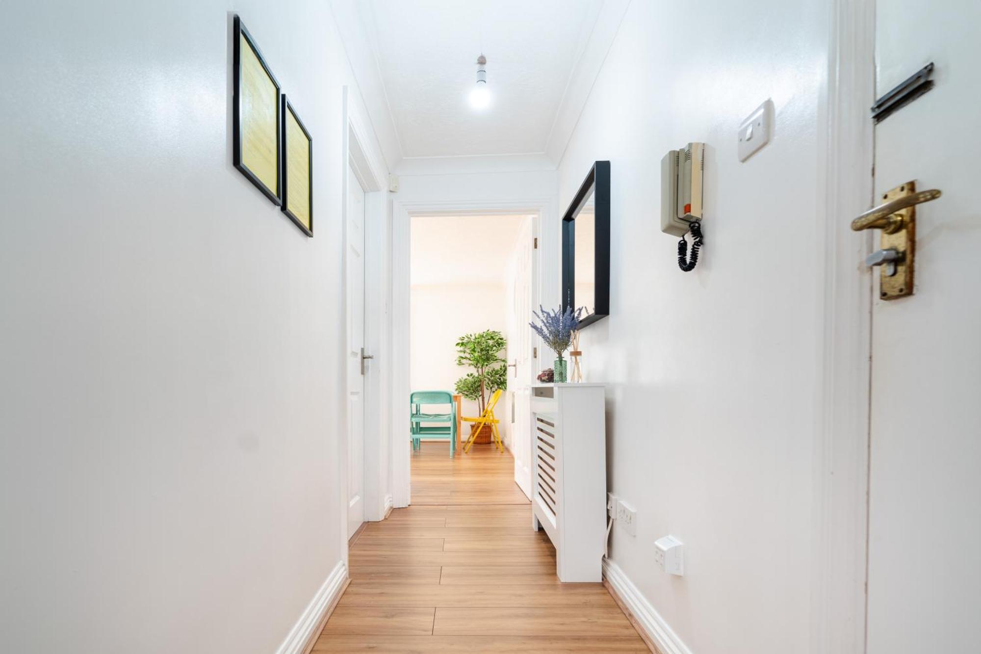 Bright And Spacious Flat With Free Parking Londra Exterior foto