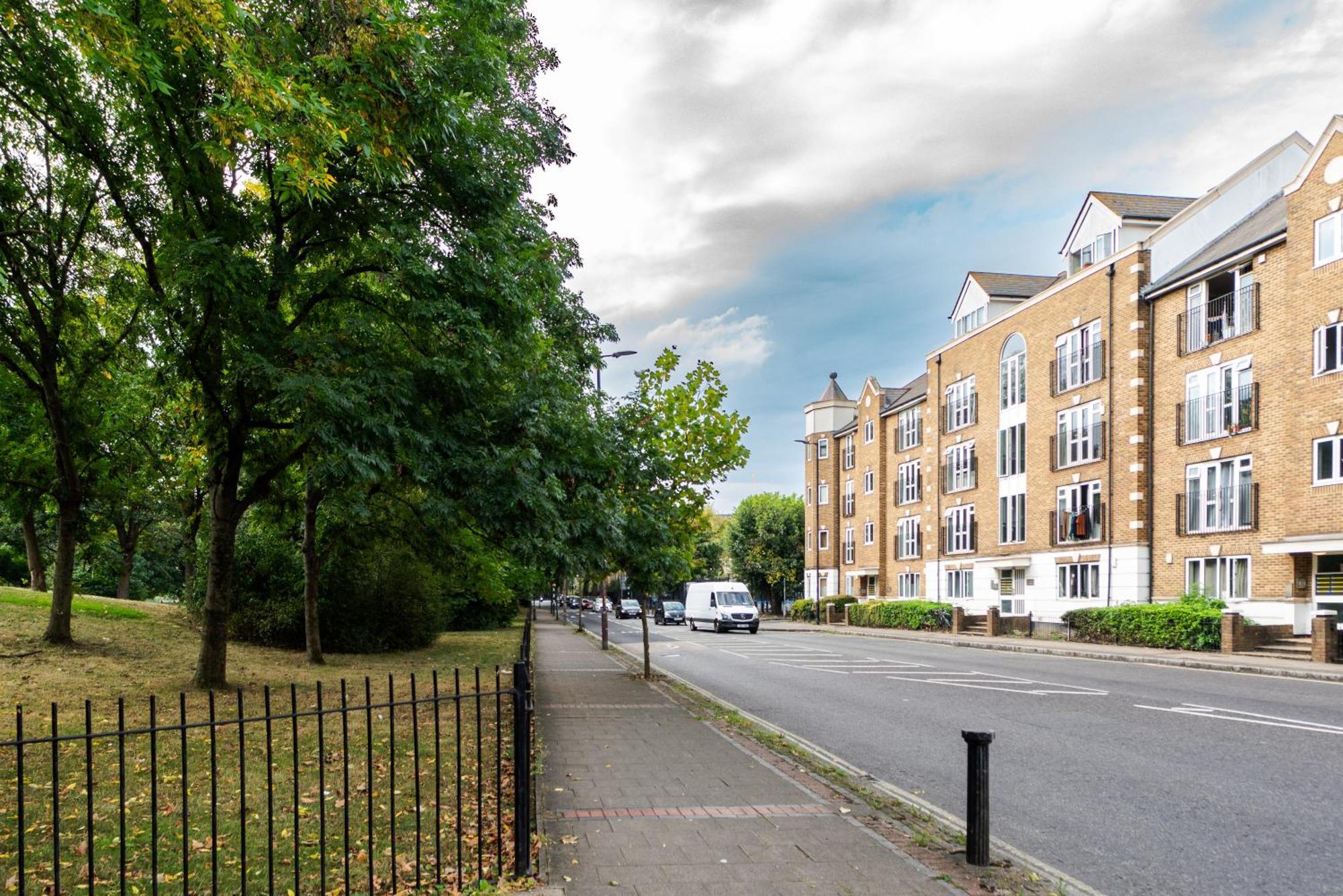 Bright And Spacious Flat With Free Parking Londra Exterior foto